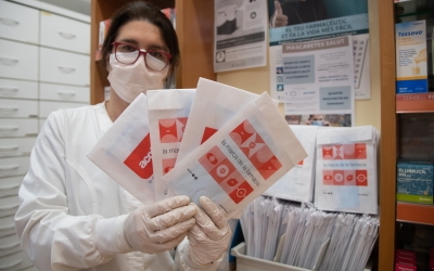 Cada farmàcia ha rebut 450 mascaretes | Roger Benet